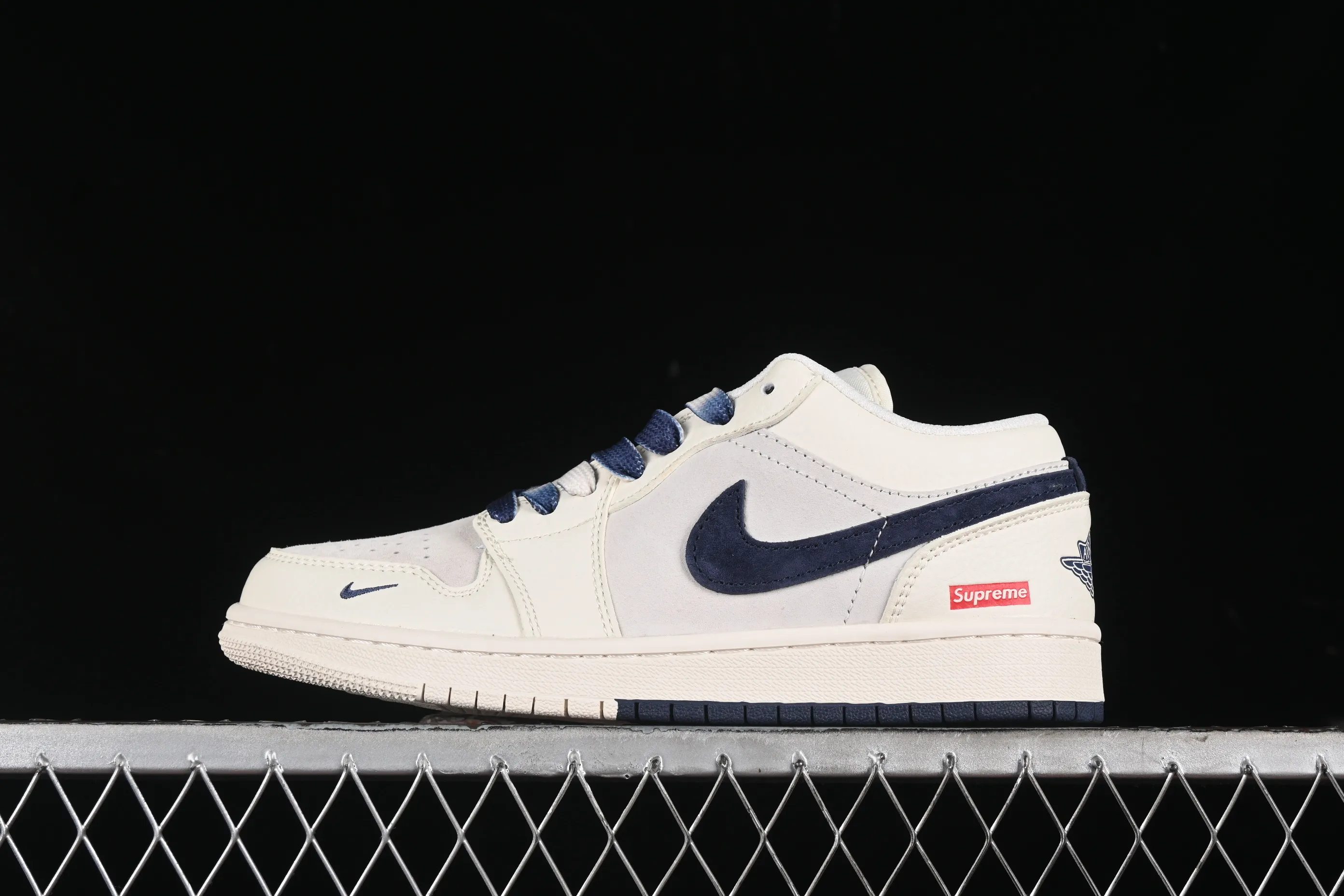 All categories Air Jordan Jordan series basketball shoes Air Jordan 1 Low High-end customized low-top sneakers Air Jordan 1 Low AJ1 Joe 1 Supreme joint-dark blue double sole High-end customized low-top retro basketball shoes SJ9950-020